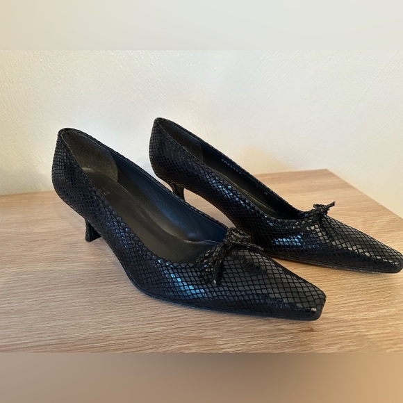 Stuart Weitzman Black Textured Pumps - Picture 1 of 7